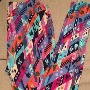 Lularoe it’s a small world leggings